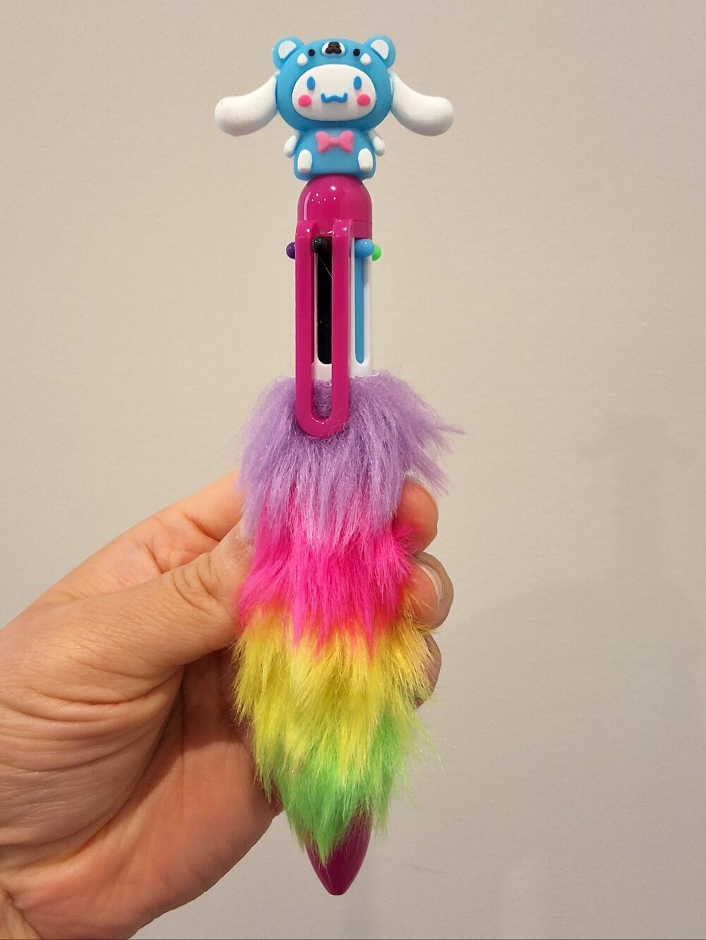 Sanrio Cinnamoroll Bear Rainbow Fuzzy 6 Color Ballpoint Novelty Pen, NEW